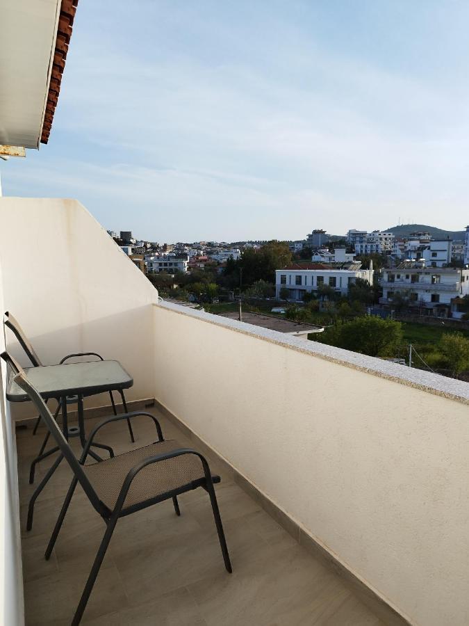 Iris Apartment *