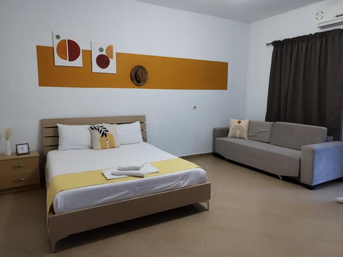 Iris Apartment *