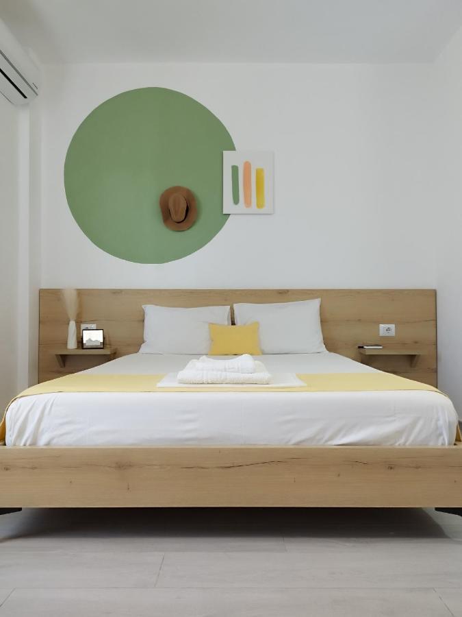 Iris Apartment *